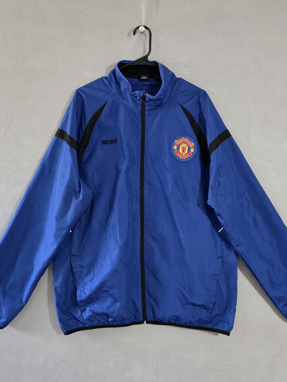 Manchester United Mens MUFC Full Zip Club Windbreaker Jacket Size Large.